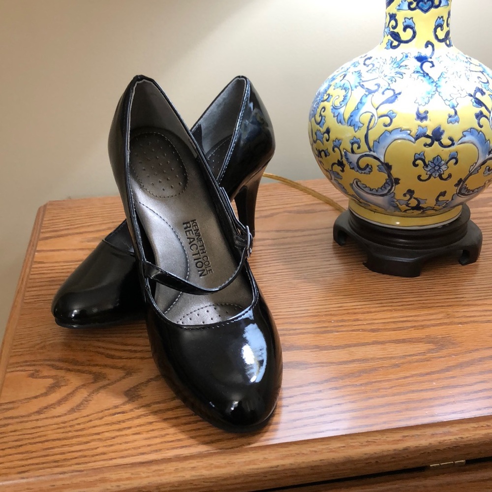 NWOT Kenneth Cole Reaction patent heels - 7.5